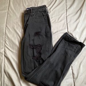 Hollister Ultra High-Rise Mom jean